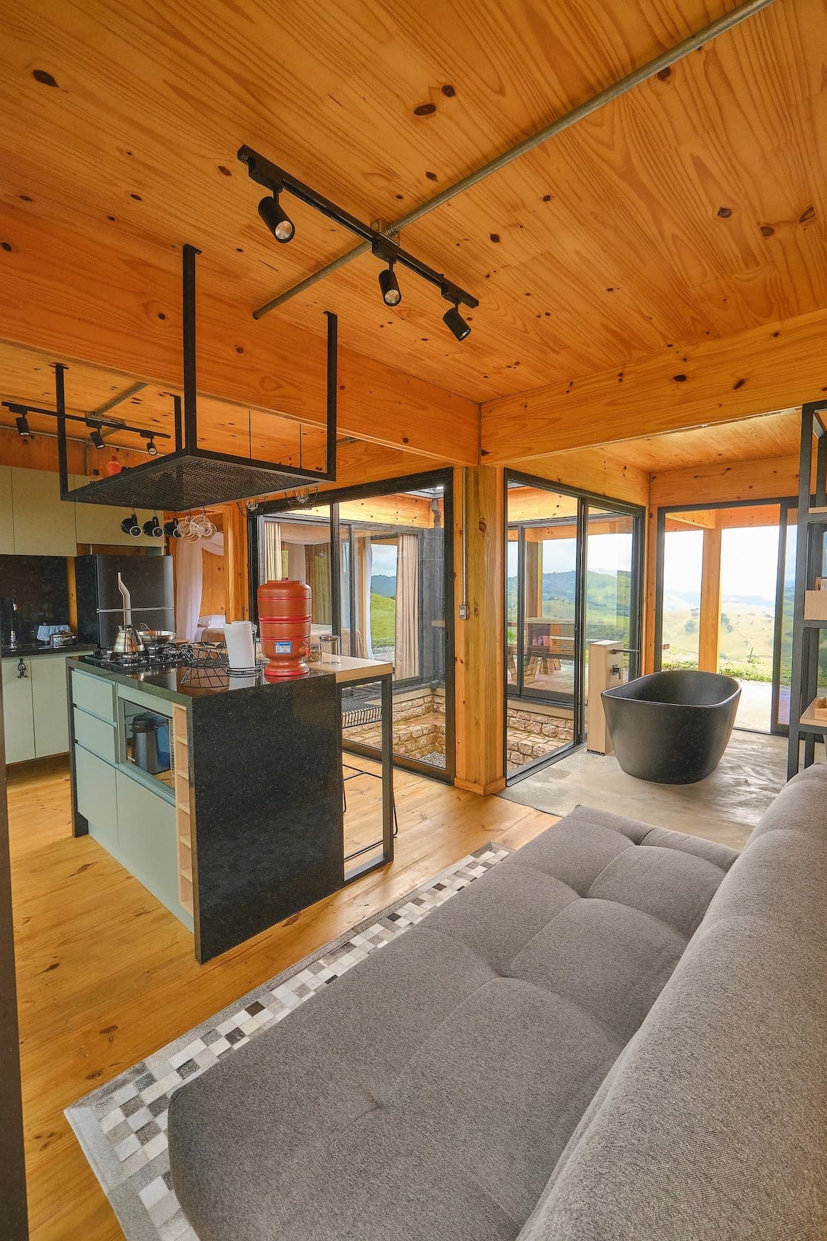 Bacon ipsum dolor amet t-bone porchetta hamburger landjaeger short ribs jerky ball tip.