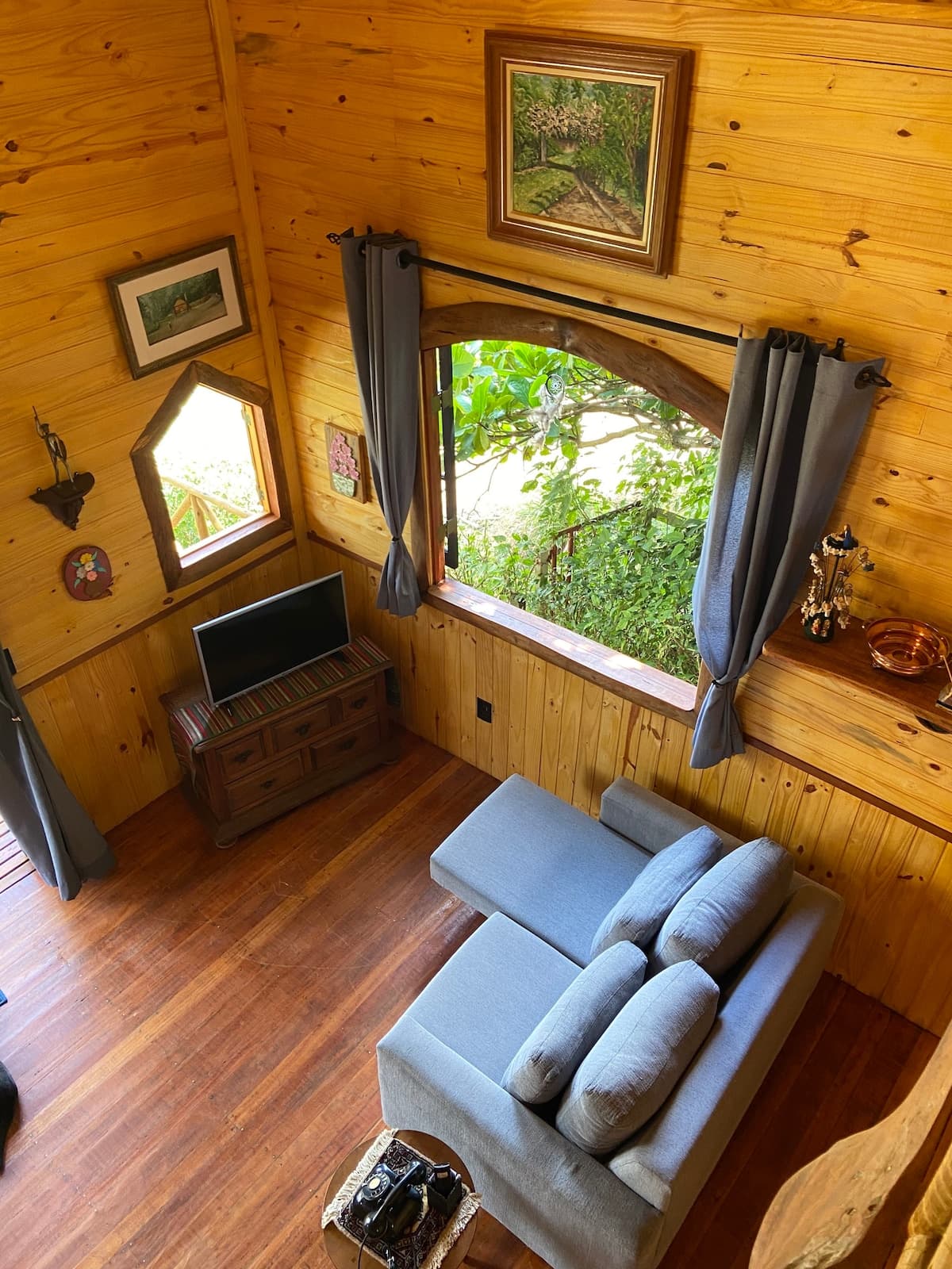 Bacon ipsum dolor amet short ribs chislic porchetta tri-tip pig rump spare ribs tail pancetta t-bone venison.