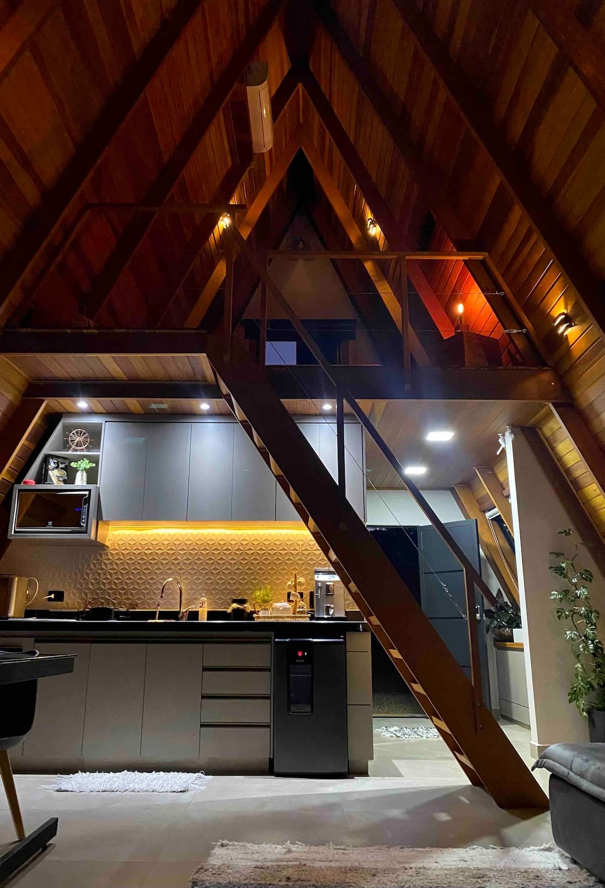 Bacon ipsum dolor amet drumstick alcatra spare ribs, jerky swine short ribs filet mignon tail boudin ham hock sausage tongue.