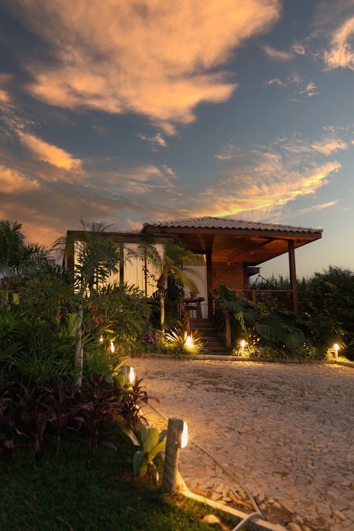 Bacon ipsum dolor amet shank t-bone biltong ribeye prosciutto strip steak swine tail ham beef fatback kevin chicken.